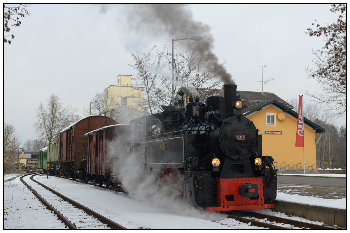 Preding am 16.12.2018. In Bälde wird der Fotosonderzug auf der Stainzer Lokalbahn den Bahnhof Preding Richtung Stainz verlassen. 