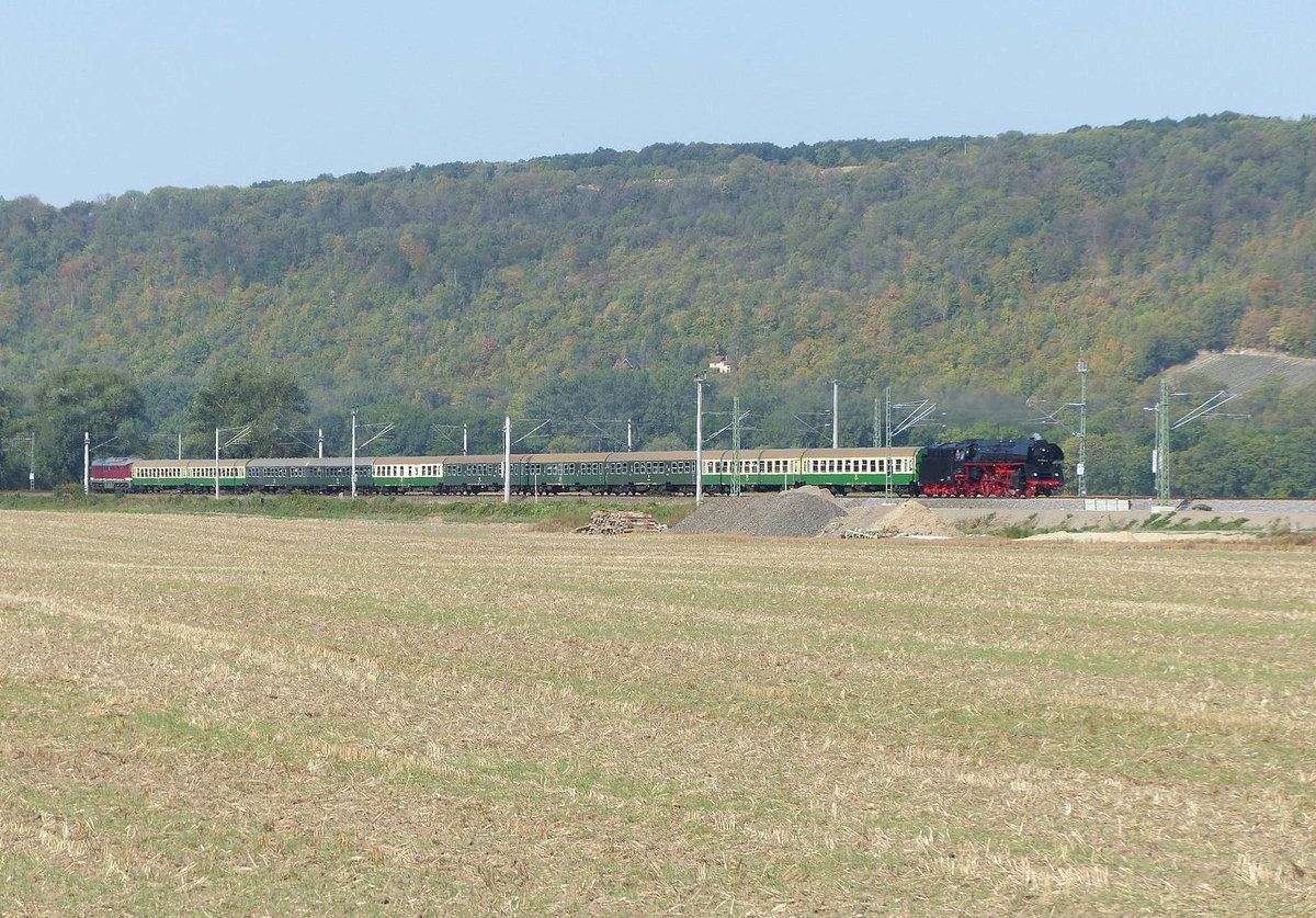 PRESS 01 0509-8 mit dem DPE 1870  Marienberger Käferzug  von Marienberg nach Naumburg (S) Hbf, am 31.08.2019 bei Schulpforte.