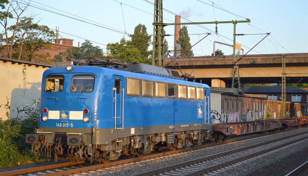 PRESS  140 017-5  (NVR:  91 80 6140 806-1 D-PRESS) für METRANS mit Containerzug Richtung Rangiergleise am Bf. Hamburg Harburg zum Umsetzen des Zuges Richtung Hafen am 22.09.20. Viele Grüße an den Tf. an diesem sonnigen Morgen.