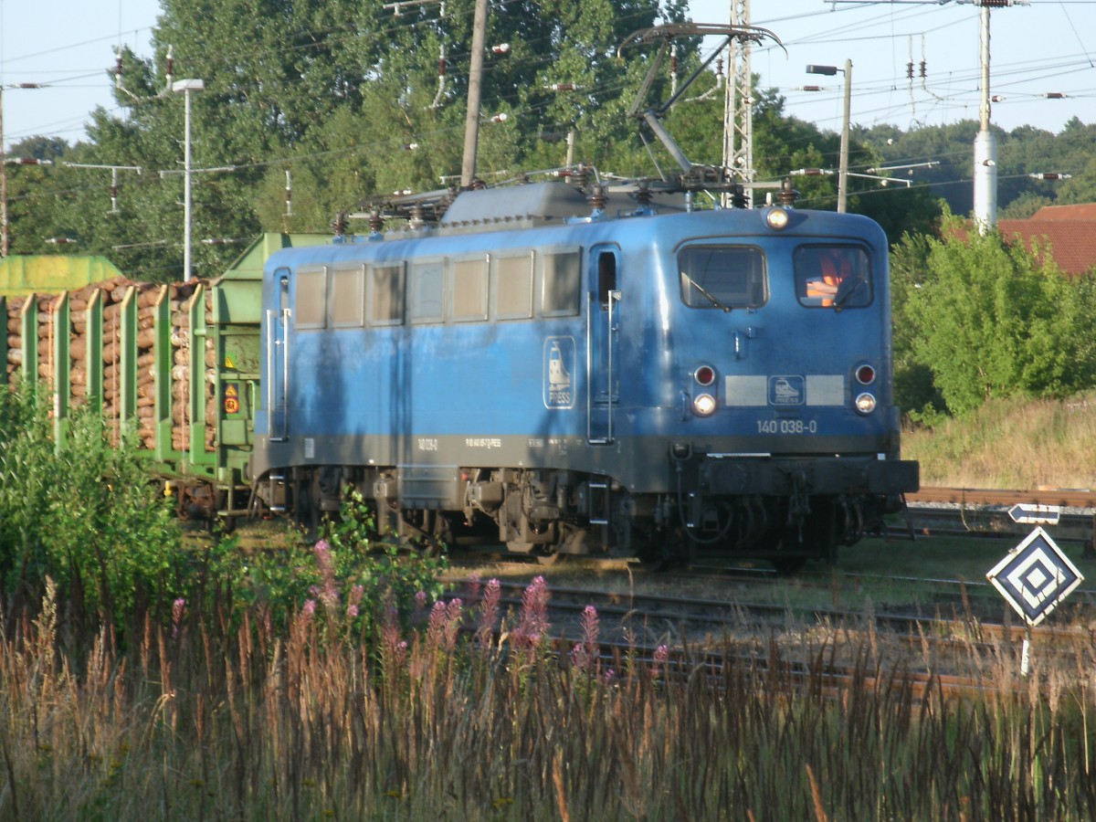 PRESS 140 038 stand mit einem Holzzug zur Abfahrt,am 02.August 2013,in Bergen/Rgen.