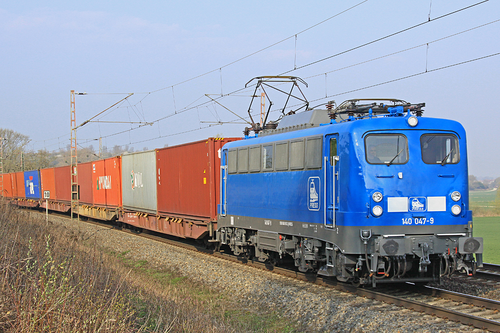 PRESS 140 047-9 am 12.04.16  8:20 nördlich von Salzderhelden am BÜ 75,1 in Richtung Kreiensen