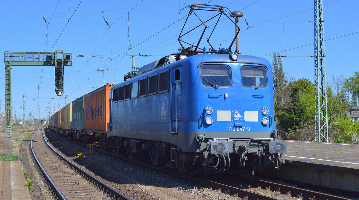 PRESS  140 047-9  (NVR-Nummer:  91 80 6140 801-2 D-PRESS ) für METRANS mit Containerzug am 22.04.20 Durchfahrt Bf. Magdeburg Neustadt.