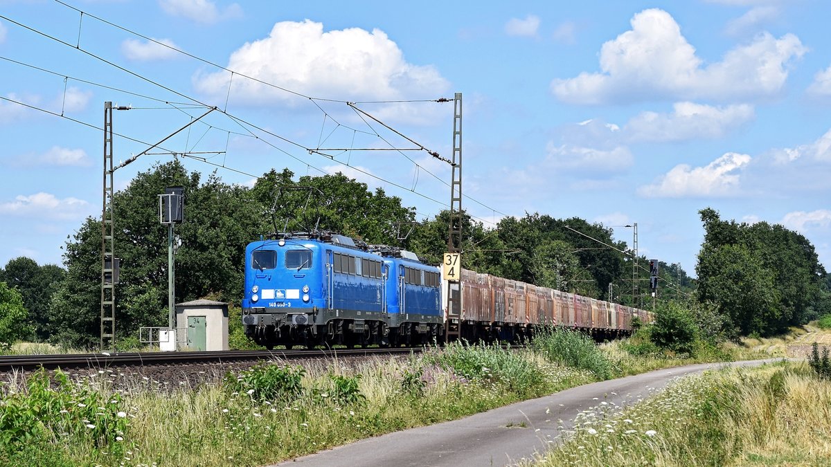 PRESS 140 050 (140 833, ex DB) und 140 007 (140 825, ex DB) mit Innofreight-Containerzug in Richtung Hannover (Eilvese, 16.07.18).