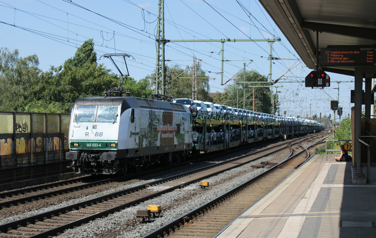 PRESS 145 023-6  Rasender Roland  (91 80 6145 083-2 D-PRESS) mit einem Autotransportzug   Richtung Osten, am 11.07.2023 in Hannover-Linden/Fischerhof.
