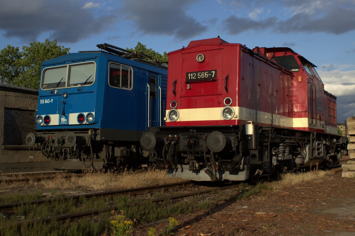 Press 155 045 und 112 565 abgestellt im Güterbahnhof in Plauen am 08.07.2015
