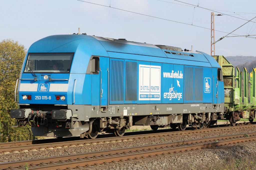 Press 253 015-8 am 27.10.14  13:50 in Richtung Göttingen nördl. von Salzderhelden am Bü Km 75,1