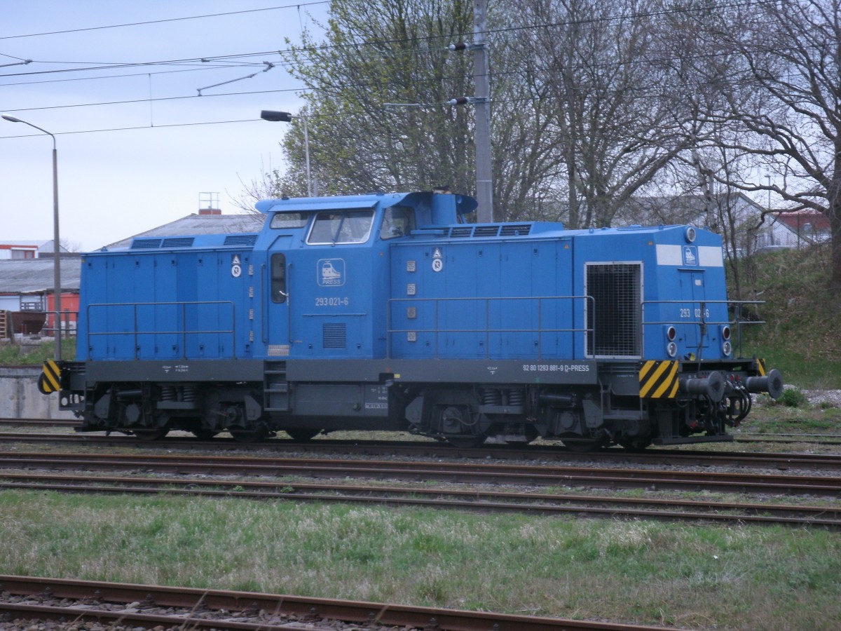 PRESS 293 021 abgestellt,am 11.April 2014,in Bergen/Rügen.Zum Arbeiten fährt die Lok nach Samtens,zum Tanken nach Putbus und zum Abstellen nach Bergen/Rügen.