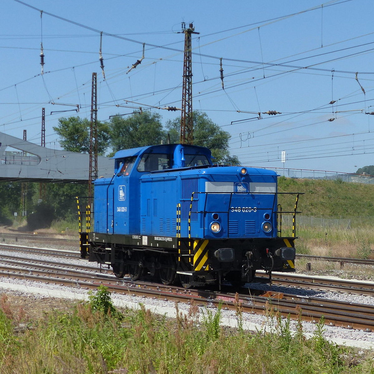 PRESS 346 020-3 (98 80 3345 213-3 D-PRESS) als Tfzf Richtung Großkorbetha, am 28.06.2019 in Naumburg (S) Hbf.