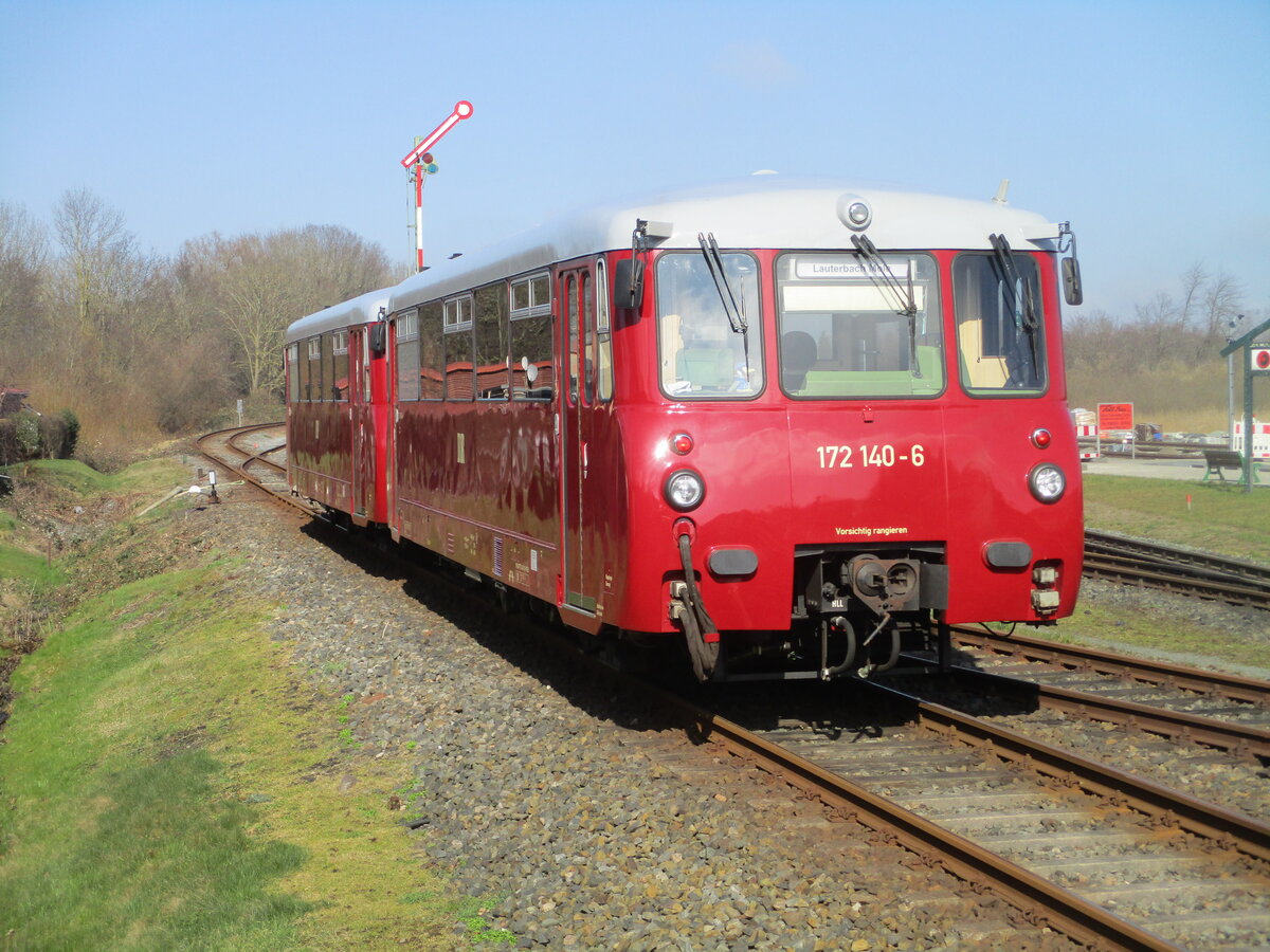 PRESS 772 140/141 verließ,am 08.März 2024,den Bahnhof Putbus in Richtung Bergen/Rügen.