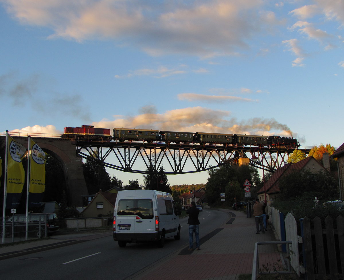 PRESS 86 1333-3 + MTEG 112 703-4 mit dem DPE 61408 von Wippra nach Klostermansfeld, am 02.10.2016 in Mansfeld.