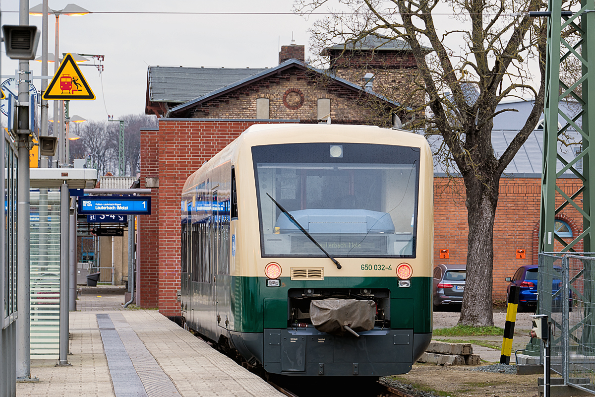 PRESS Triebwagen der BR 650 am Bahnsteig 1 in Bergen auf Rügen. - 22.11.2018