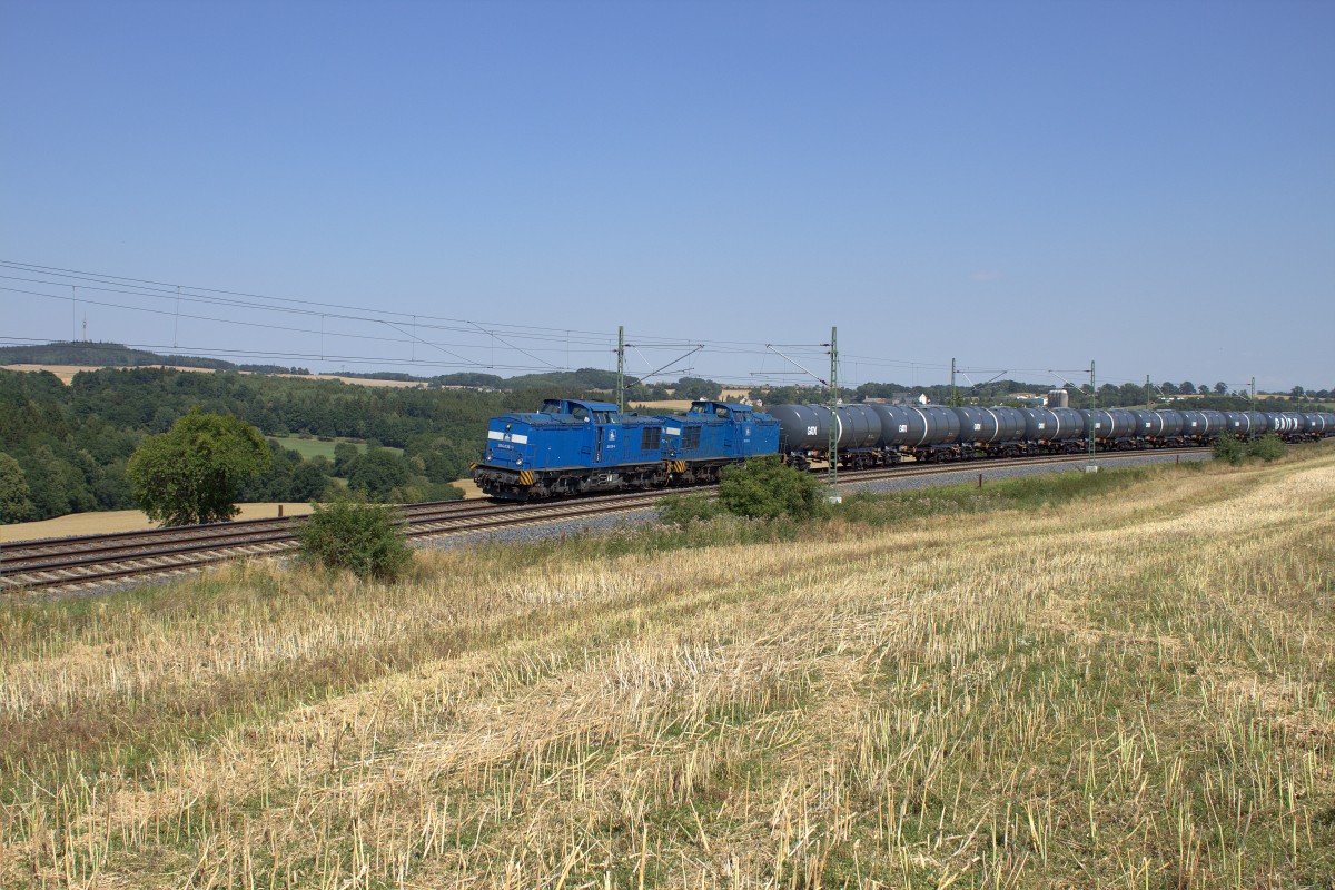 Pressdoppel 204 012 und 204 036 mit Kesselzug in Ruppertsgrün auf dem Weg in Richtung Hof. Gesehen am 02.08.2015.