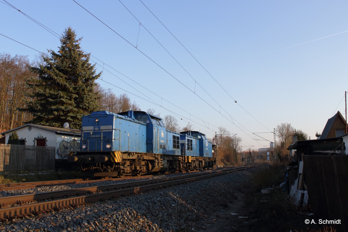 Pressdoppel in Plauen mit V100 204 022 und 204 010 auf den Weg nach Glauchau. Aufgenommen am 17.03.2016