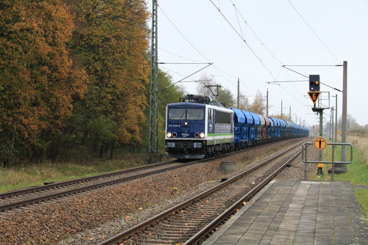 Pressnitztalbahn 155 048 (155 213) am 11.11.2021 von Stralsund Hbf kommend, hier zu sehen bei der Durchfahrt, durch Martensdorf.