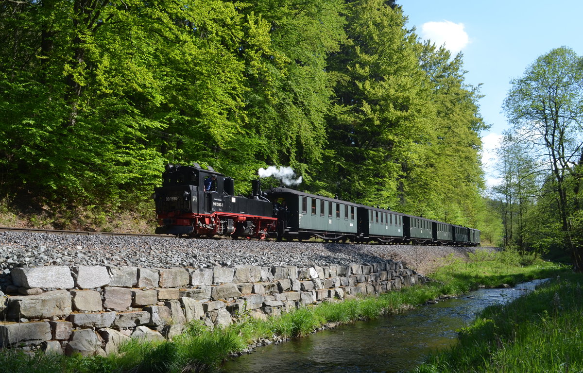 Preßnitztalbahn - Museumsbahn Steinbach – Jöhstadt: sächs.  IV K 99 1590-1 beim Haltepunkt Wildbach 16.05.2020