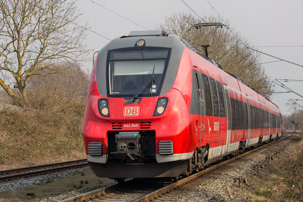 Probeaufnahme mit Triebwagen der BR 442 auf dem Bahnhof in Sassnitz Lancken für die EGP Lok 151 118, die nach diesem RE9 mit Rangierarbeiten beginnt. - 03.04.2019