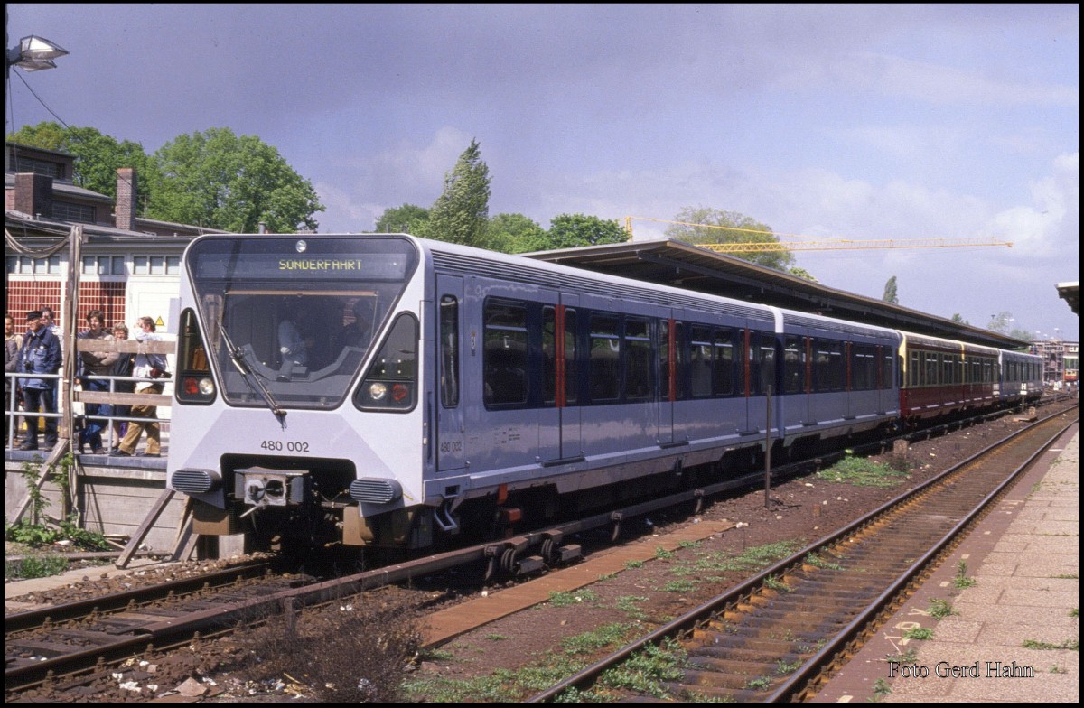 Prototyp 480001 mit 480003 und 480002 steht für die Mitfahrer des BDEF Verbandstages am 6.5.1989 in Berlin bereit.