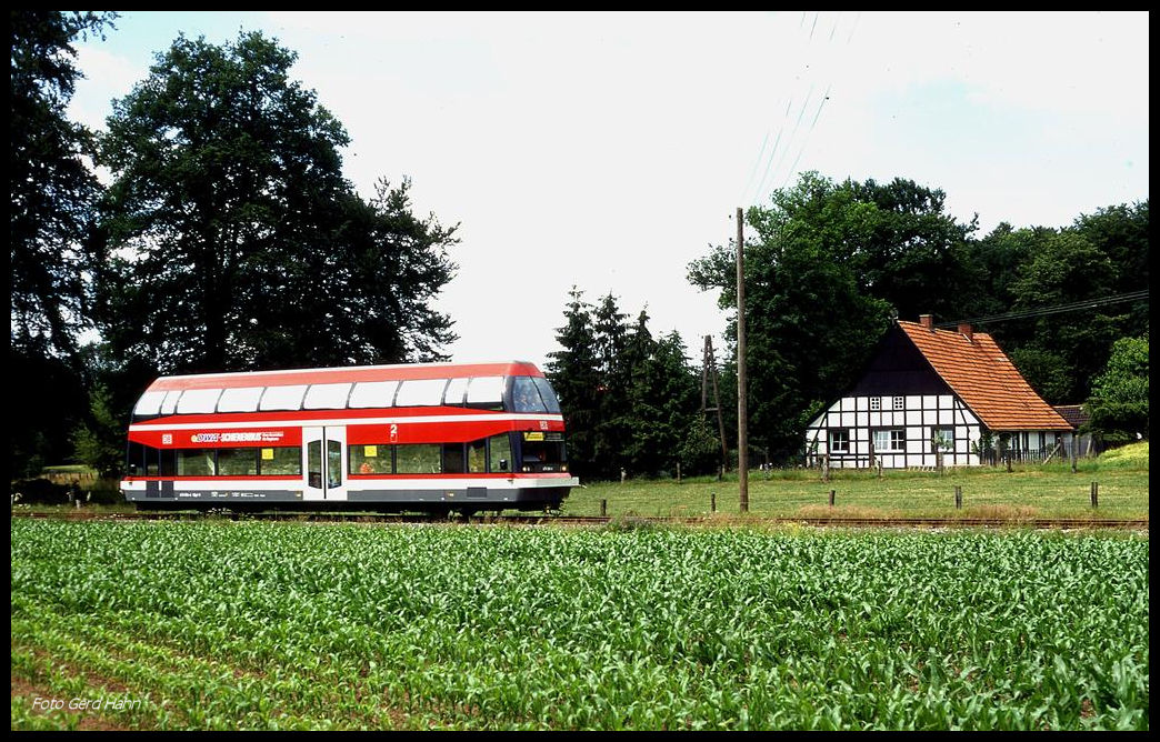 Publikumsfahrt des zweistöckigen VT 670006 auf der Tecklenburger Nordbahn. Um 15.00 Uhr kam das Fahrzeug am 21.6.1997 nahe der Sloopsteine bei Westerkappeln in Fahrtrichtung Osnabrück vorbei.