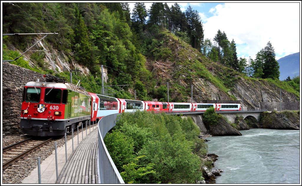 Pünktlich um 12.40Uhr fährt Ge 4/4 II 630  Trun  mit dem Glacier Express 905 an mir vorbei. (28.05.2014)