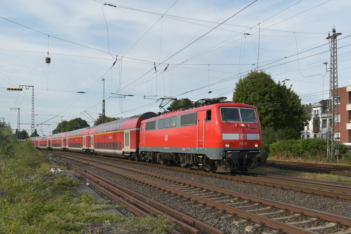 Pünktlich um 18:54 hat der RE4 von der 111 116 den Rheydter Hbf Gen Aachen Hbf verlassen.Montag 31.7.2017