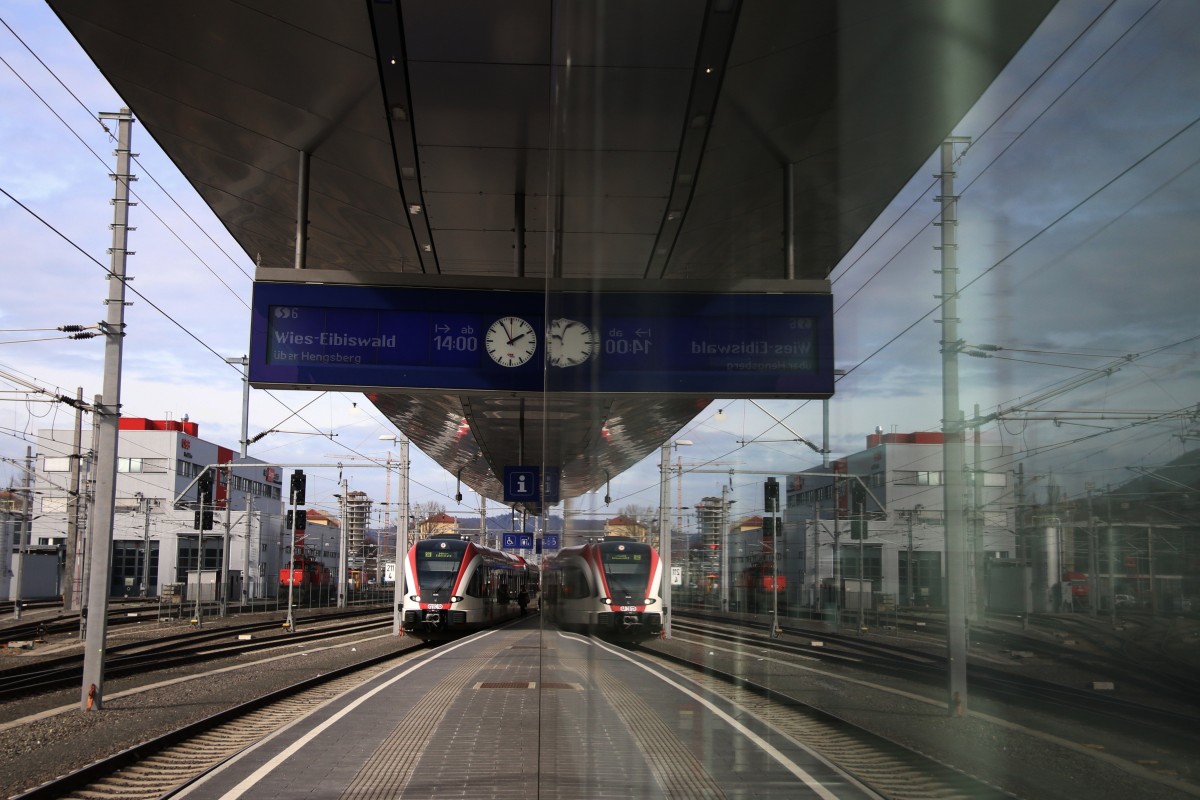 Pünktlich verlässt der Zug der S-Bahn Linie S6 den Grazer Hauptbahnhof. 2.03.2016