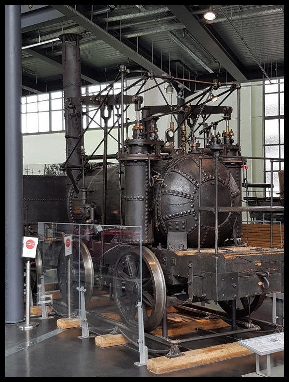 Puffing Billy, eine der ersten Lok Konstruktionen, wird hier als Nachbau am 27.3.2019 im Verkehrszentrum des Deutschen Museum in München präsentiert.