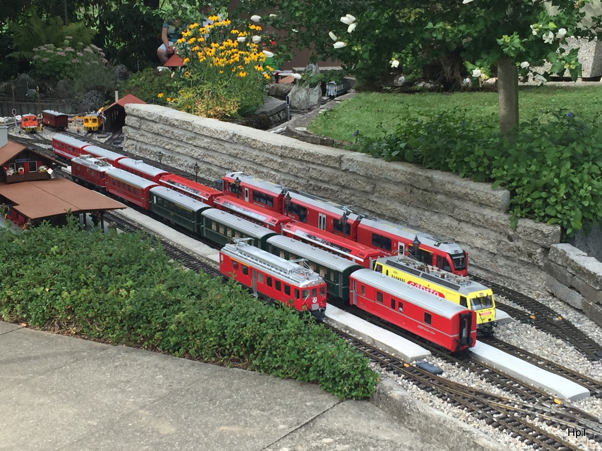 Pullamnn - Triebwagen ABe 4/4 43 unterwegs auf der Stockerenbahn mit Fotohalt für den Fotografen am 03.09.2016