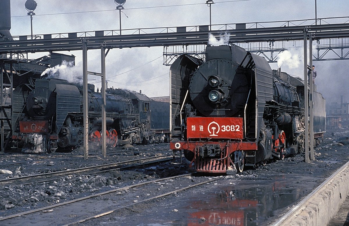 QJ 3082 + QJ 2824  Jiamusi  12.03.94