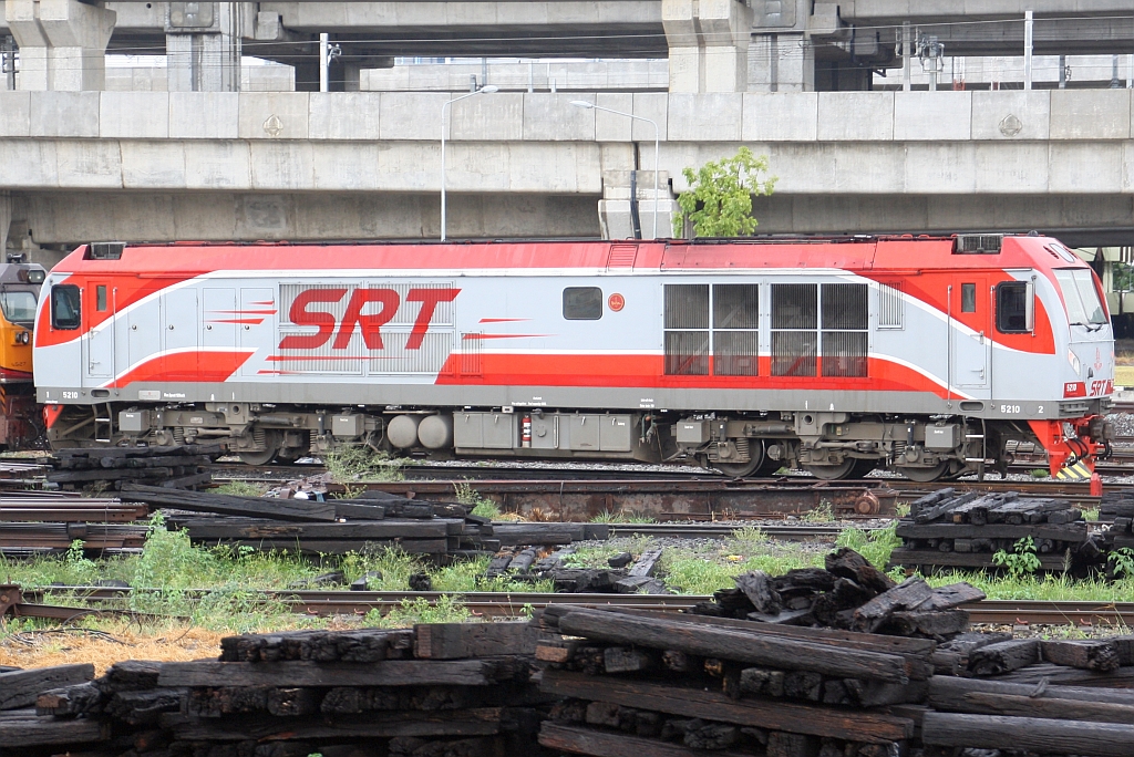 QSY 5210 (Co'Co', de, CRRC Qishuyan, Bj.2021) am 28.April 2023 im Depot Bang Sue.