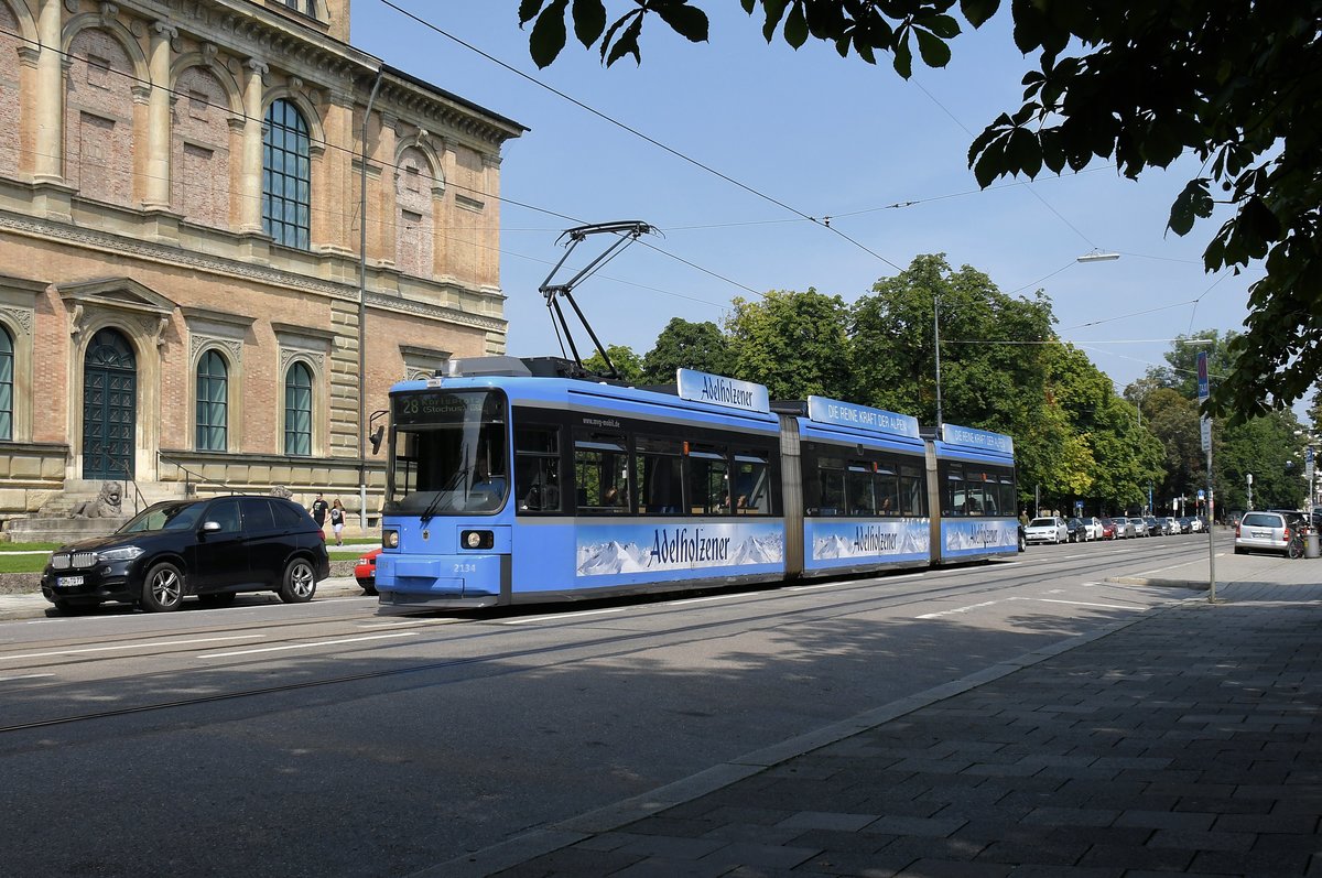 R 2134 am 25.08.19 an der Münchner Pinakothek