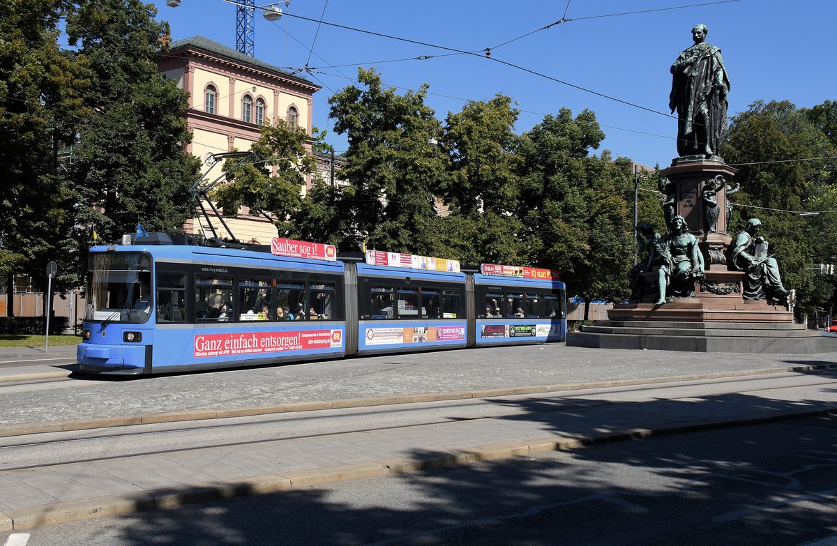 R 2.2 2158 am 27.08.16 am Maxmonument/München