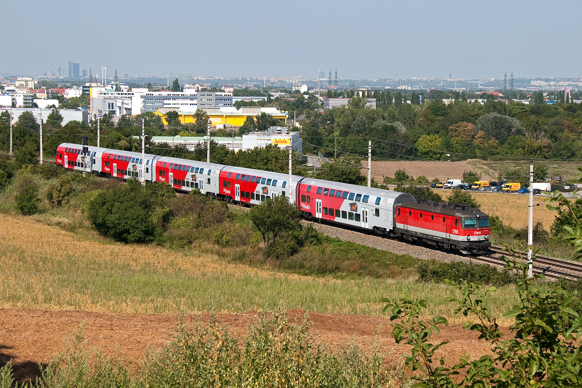 R 2339 ist Richtung Wiener Neustadt unterwegs. Das Foto entstand am 29.08.2015 bei Guntramsdorf.