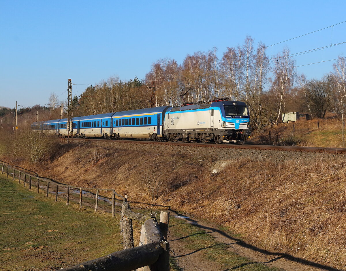 R 615 mit Interjet Wagenpark und CD Vectron 193 bei Kynsperk nad Ohri unterwegs von Cheb nach Prag über Usti nad Labem. Aufgenommen am 10.01.2024
