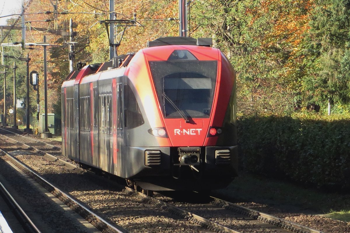 R-Net 6354 durchfahrt Tilburg-Universiteit auf Uberbrengungsfahrt am 5 November 2020.