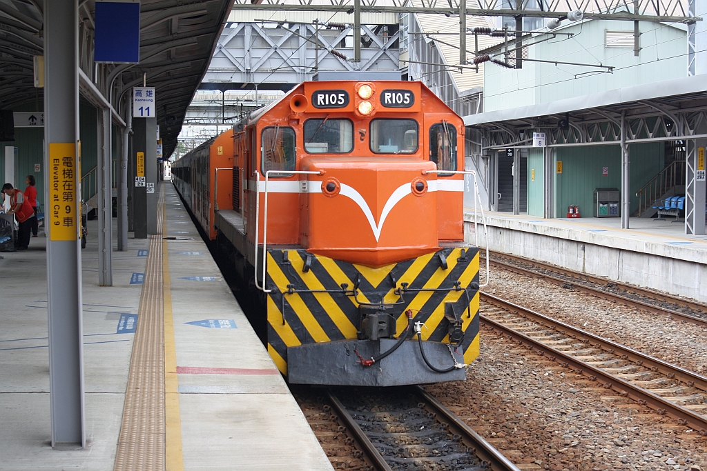 R105 am 08.Juni 2014 in der Kaohsiung Station.