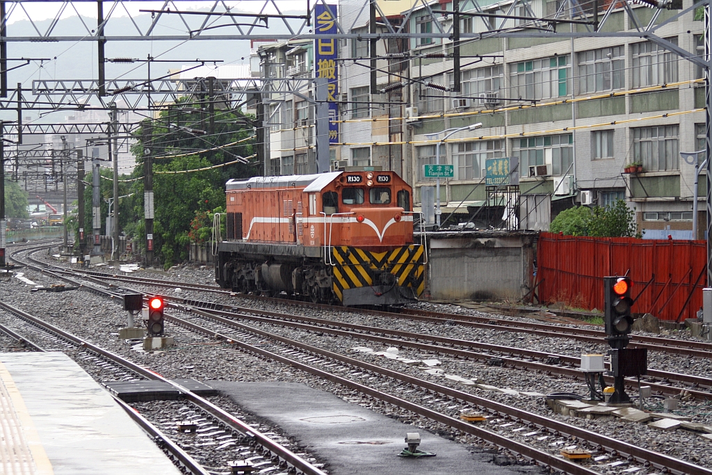 R130 am 07.Juni 2014 in der Kaohsiung Station.