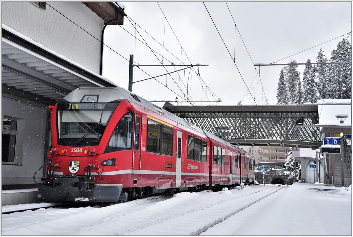 R1429 mit ABe 8/12 3504 ist soeben in Arosa eingetroffen. (19.04.2017)
