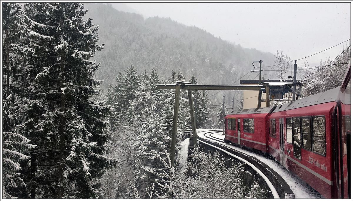R1429 mit ABe 8/12 3504 beim Kraftwerk Lüen der Arosa Energie. (19.04.2017)