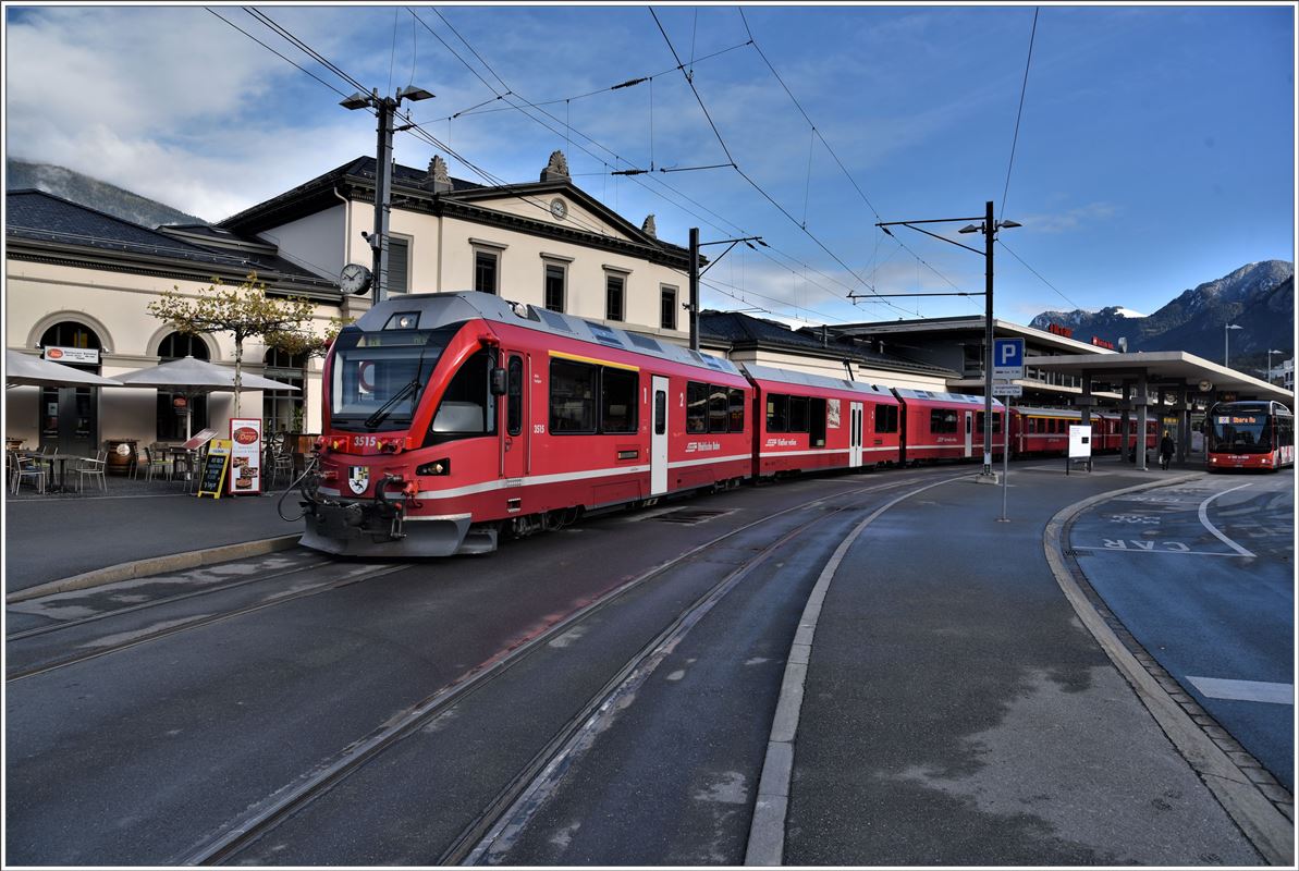 R1429 mit ABe 8/12 3515 nach Arosa in Chur. (24.10.2017)