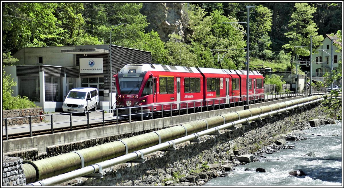 R1440 von Arosa mit ABE 8/12 3515 in Sassal, an der Stelle, wo sich früher eine Haltestelle befand. (21.05.2020)