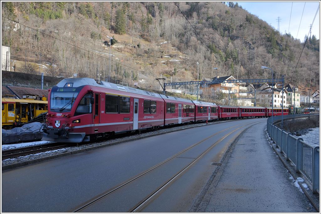 R1440 mit ABe 8/12 3507 beim Depot Sand in Chur. (26.01.2016)