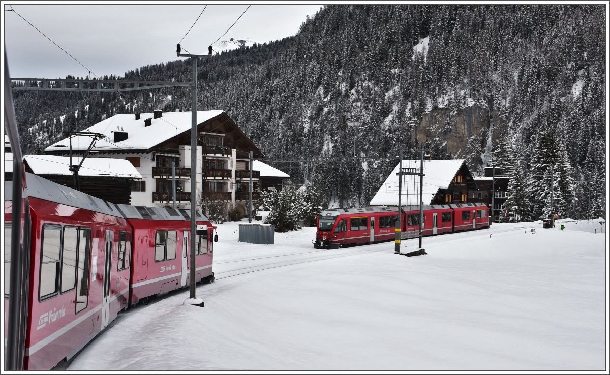 R1444 kreuzt in Litzirüti den R1441 mit ABe 8/12 3509. (05.12.2017)