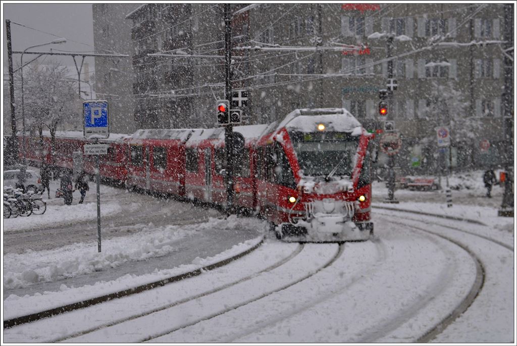 R1444 mit ABe 8/12 3501 aus Arosa trifft in Chur ein. (05.03.2016)