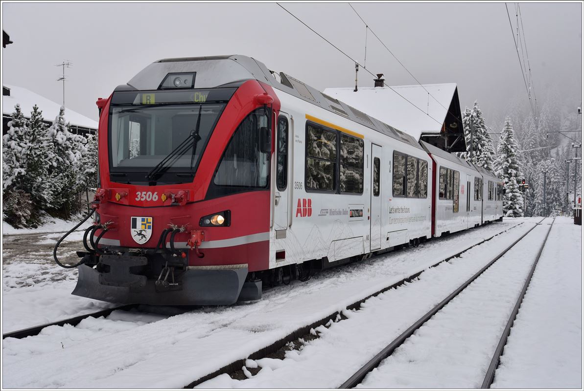 R1448 mit ABB ABe 8/12 3506 in Litzirüti. (06.11.2017)