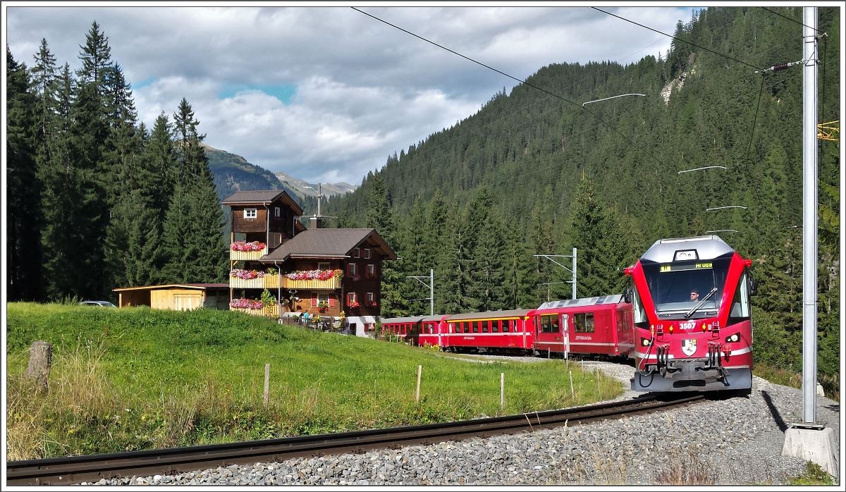 R1449 mit ABe 8/12 3507 nach Arosa oberhalb von Litzirüti. (13.09.2017)