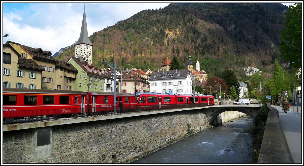 R1453 mit ABe 8/12 3502 in Chur Stadt. (15.04.2014)