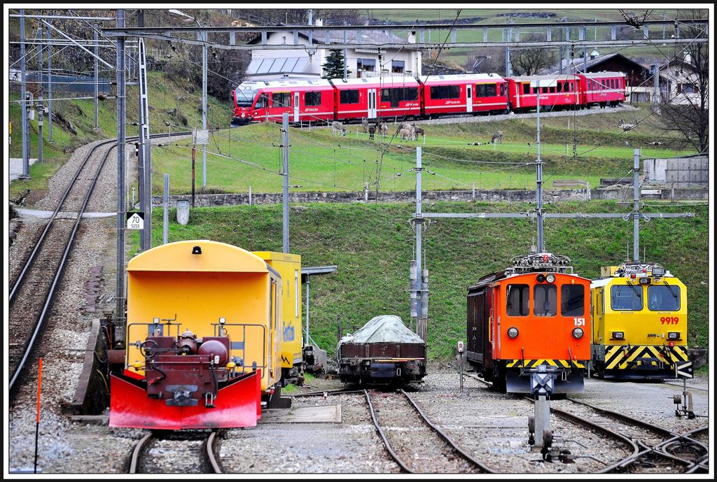 R1613 mit Allegra 3507 kommt vom Berninapass herunter nach Poschiavo. (17.11.2013)