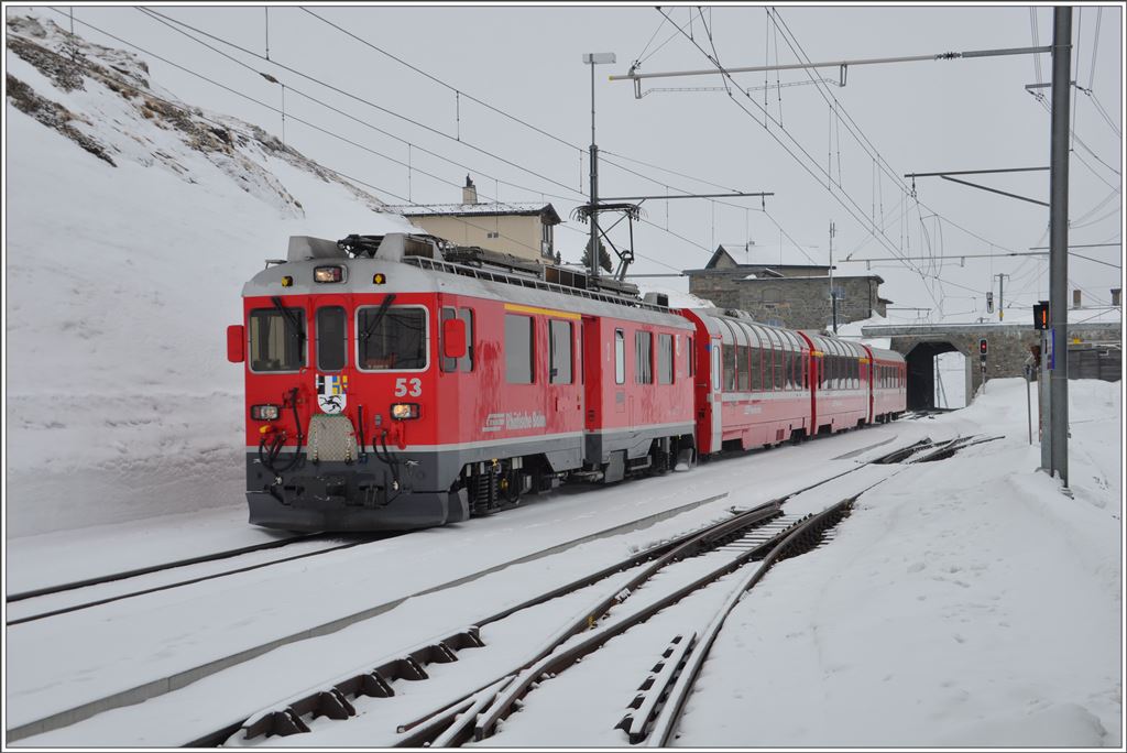 R1636 mit ABe 4/4 III 53  Tirano  erreicht Ospizio Bernina auf 2253m ü/M. (25.02.2016)