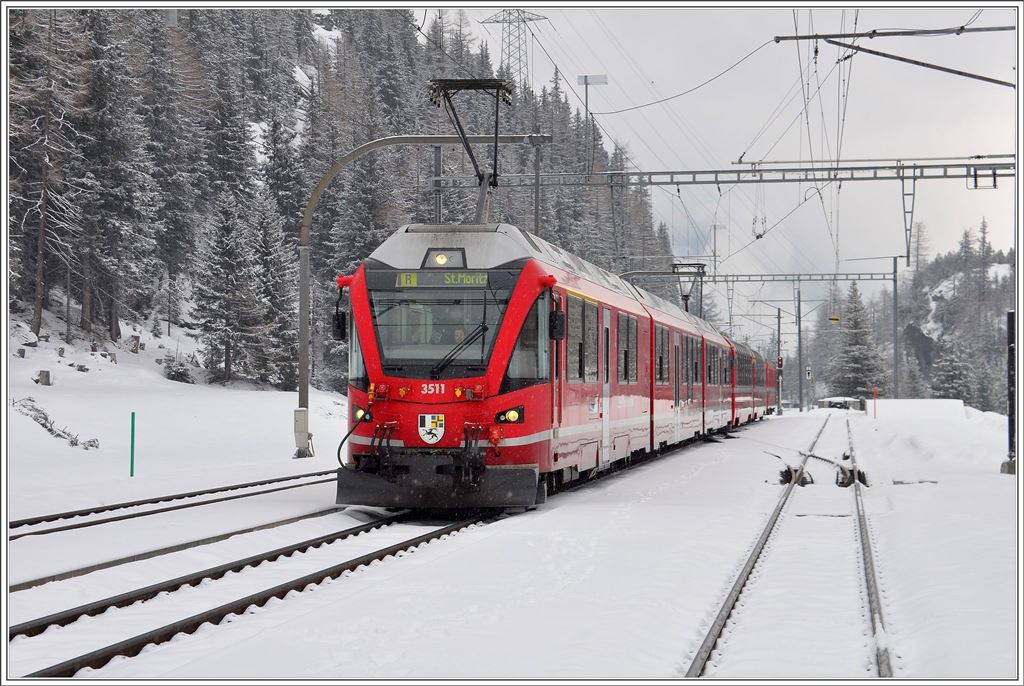 R1644 mit ABe 8/12 3511 in Cavaglia. (25.02.2016)