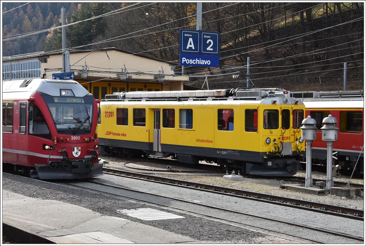 R1648 nach St.Moritz mit ABe 8/12 3502 und Xe 4/4 23201 Infrastruttura in Poschiavo. (24.11.2017)